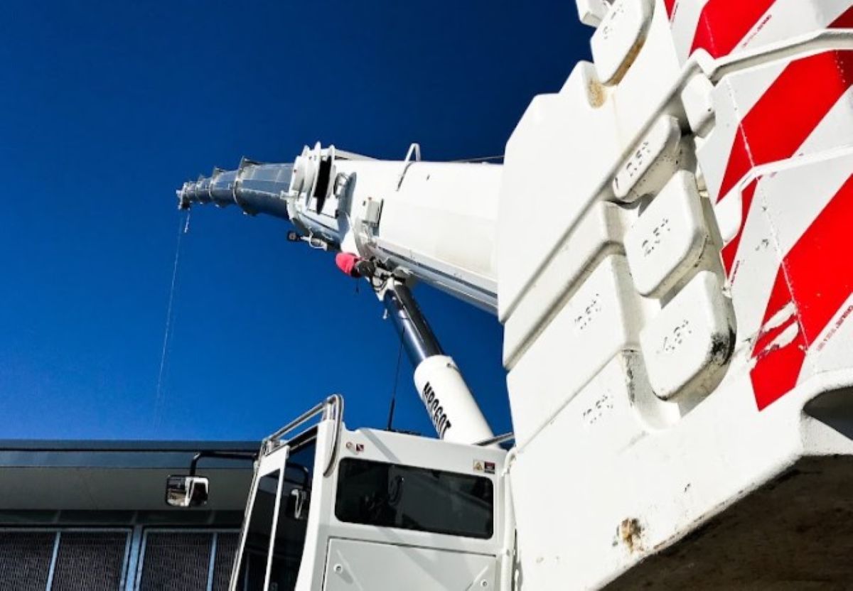 Rooftop crane-lift installation by POBOX