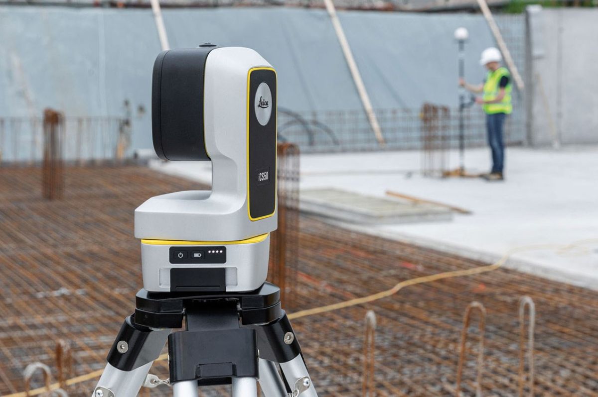 Leica ICS 50 digital templating on site