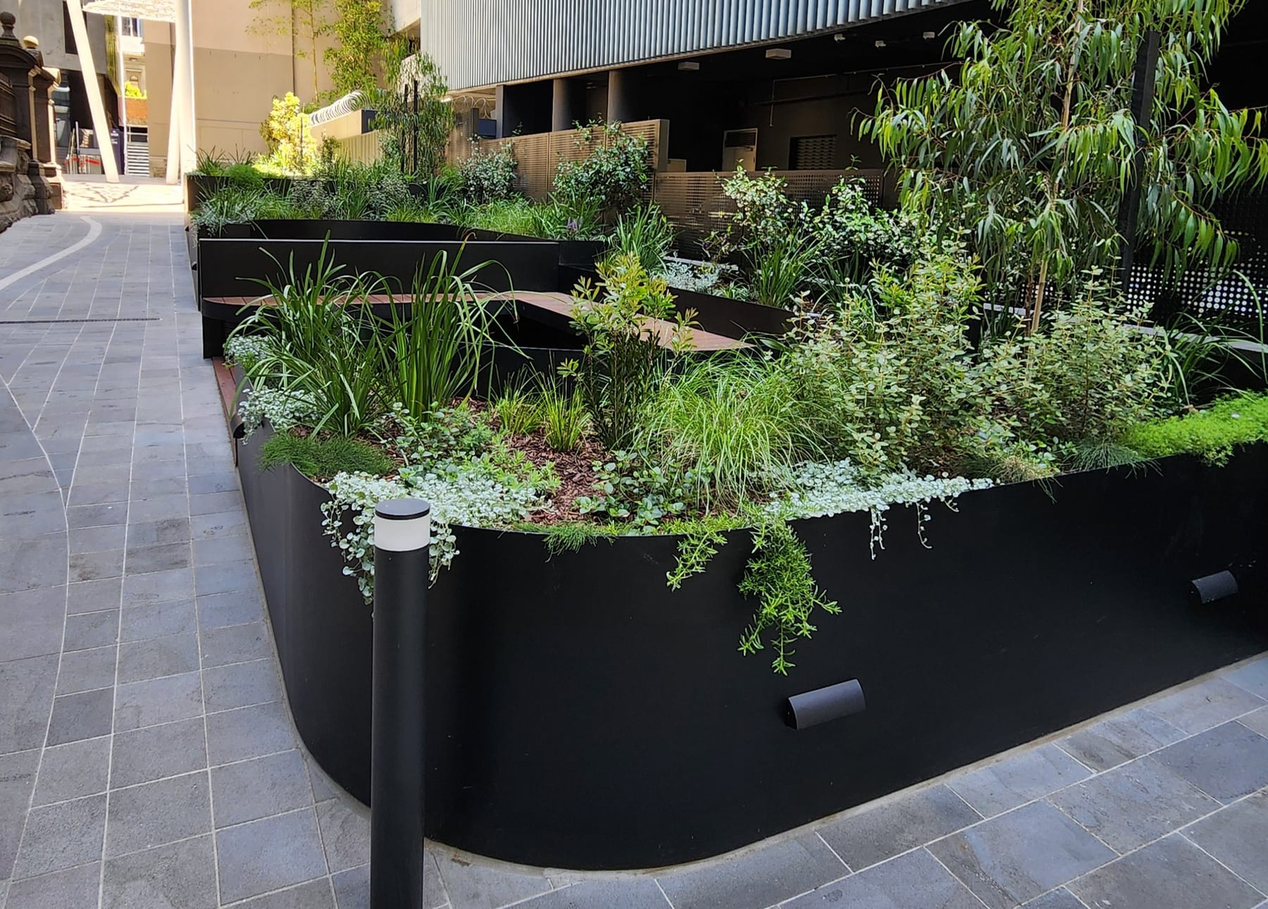 Wall Series aluminium garden beds